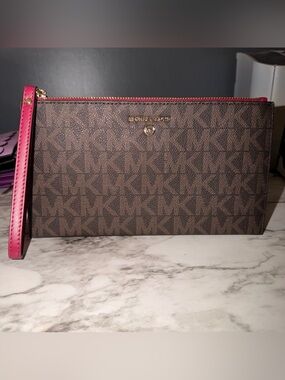 Michael Kors jet set large clutch (berry)